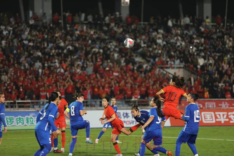 她们从大山里走出，奔向中国女足